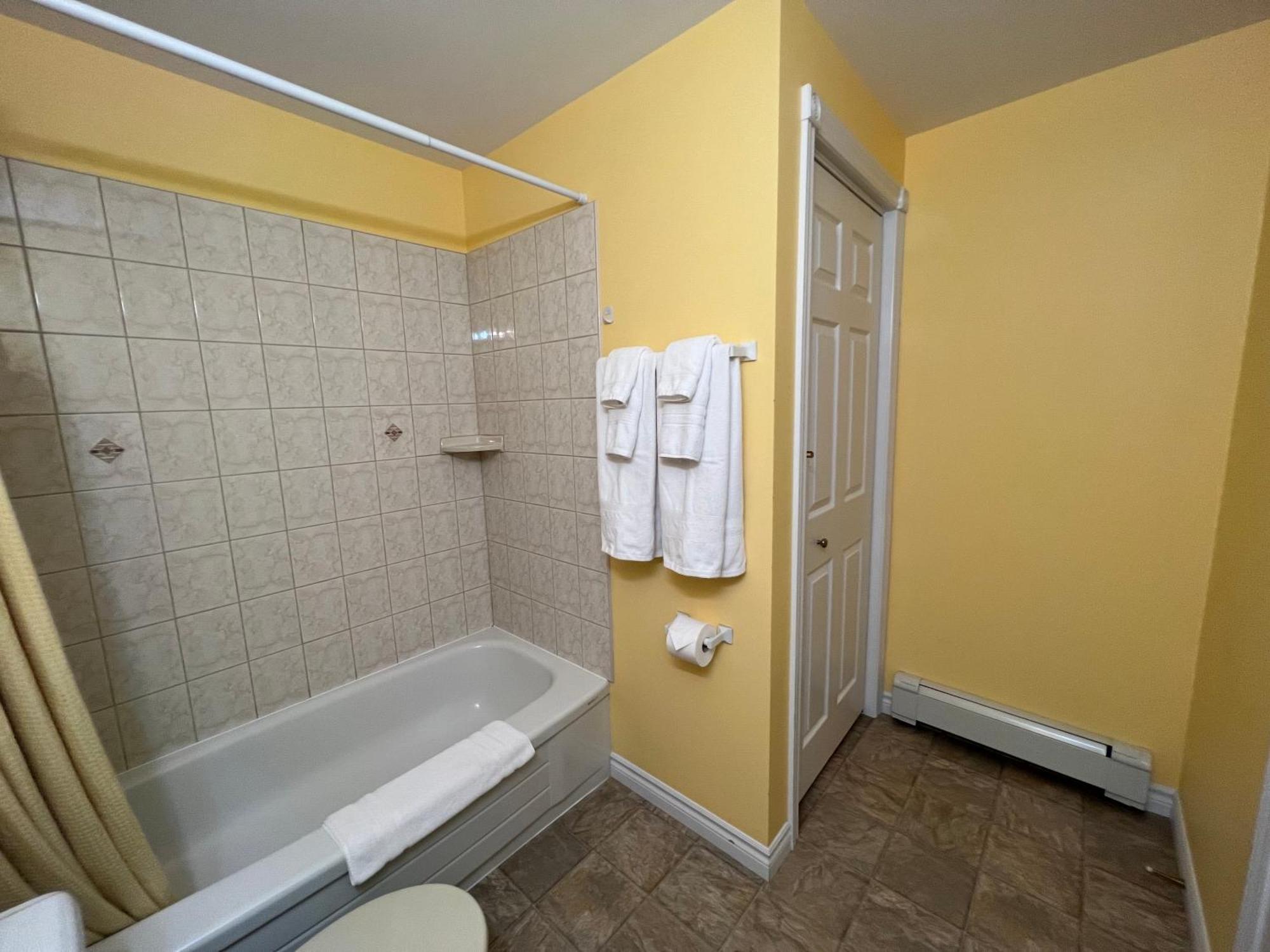 Lee'S Ocean Peek B & B Stratford Екстериор снимка