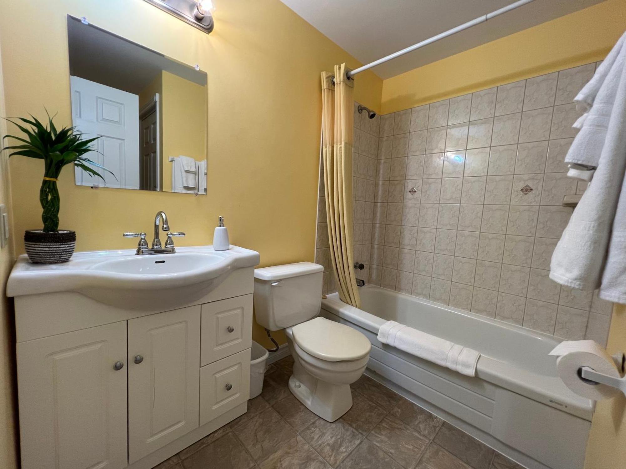 Lee'S Ocean Peek B & B Stratford Екстериор снимка